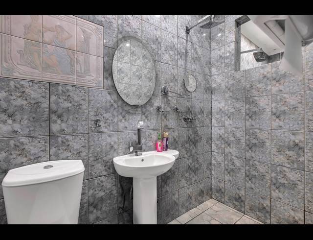 8 BEDROOM HOUSE FOR SALE IN WENDYWOOD